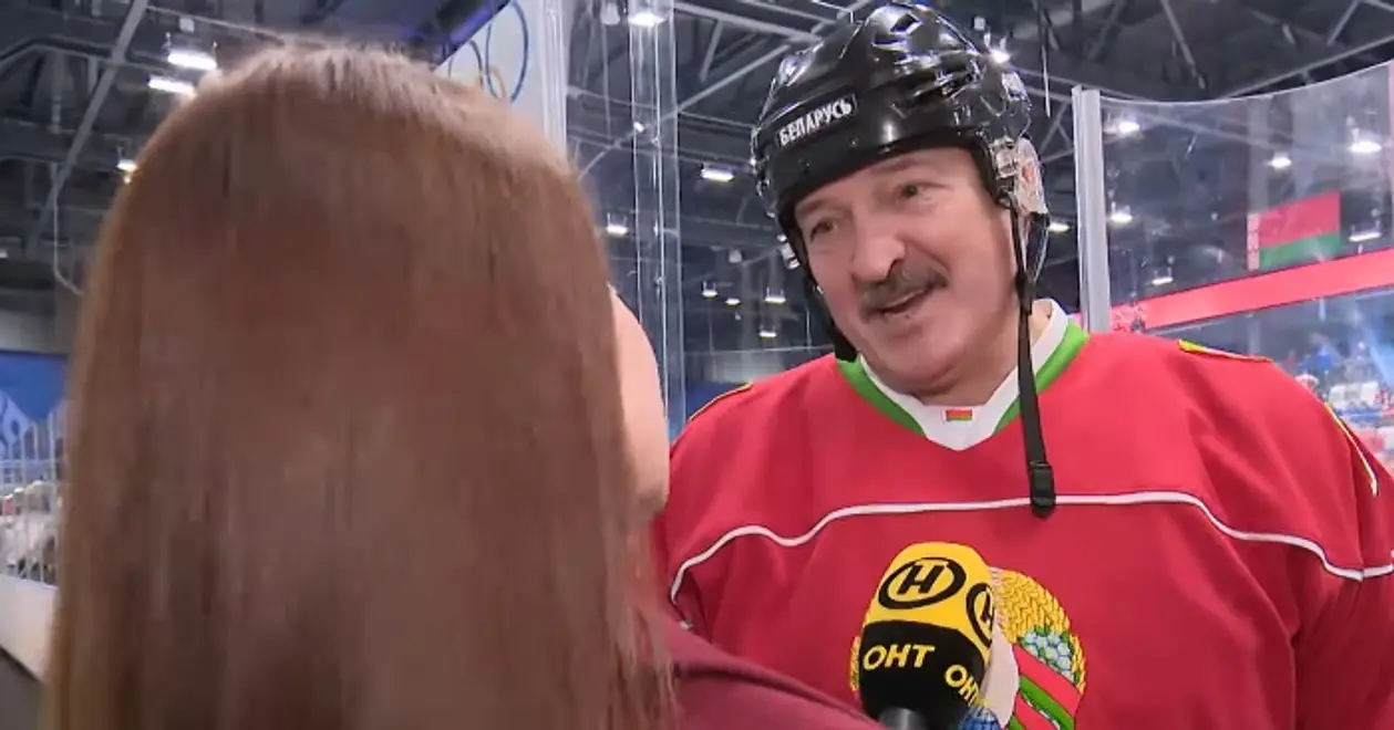 Лукашенко реально не боится коронавируса: колошматит хоккеистов, играет при полных трибунах и считает лед лучшим лекарством