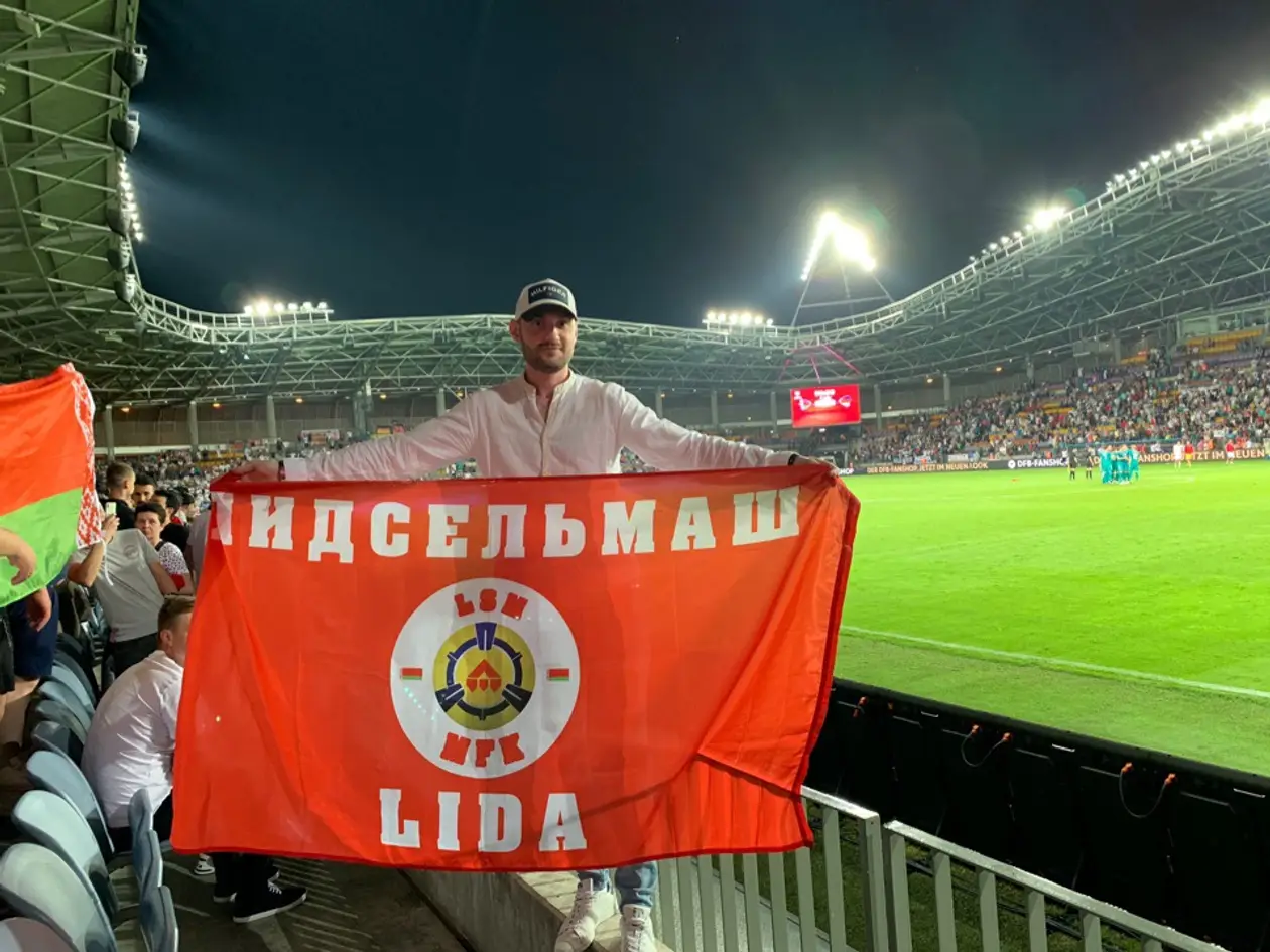 Флаг с эмблемой «Лидсельмаша» вывесили во время матча между сборными Беларуси и Германии