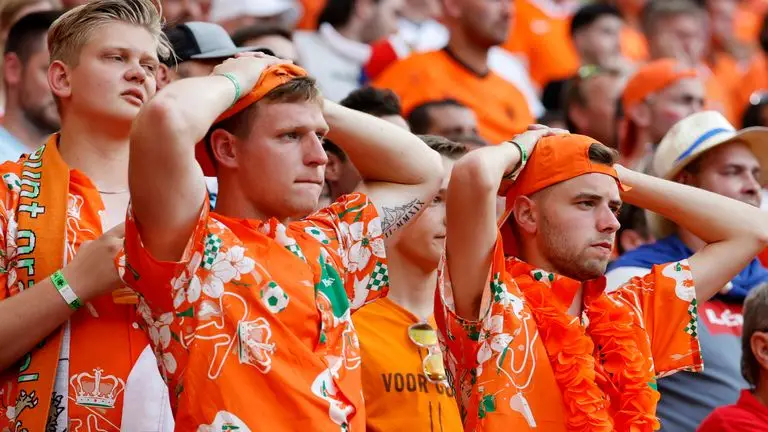 Чемпионат Нидерландов могут остановить на три недели – пока не вернутся зрители. Клубы не хотят терять деньги 