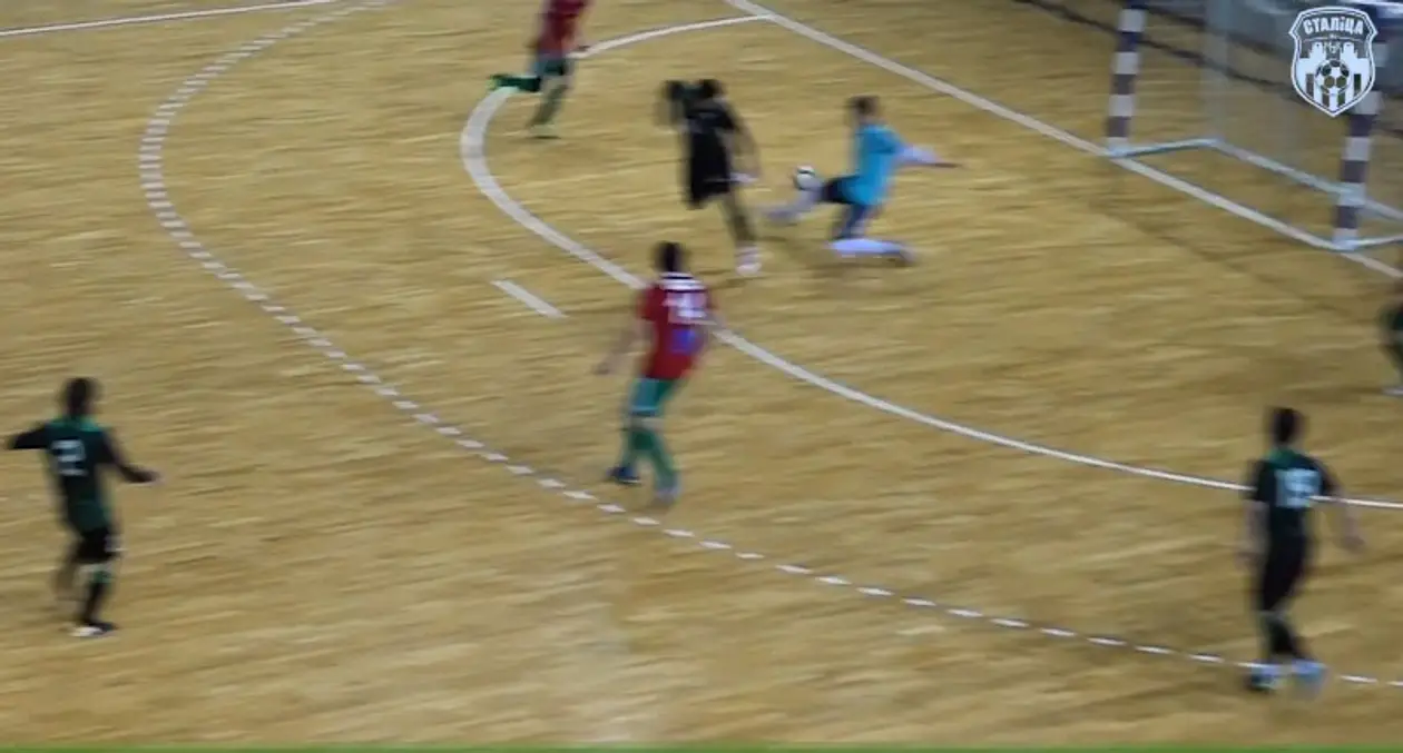 Гол пяткой бразильца Морено в Кубке Беларуси по мини-футболу