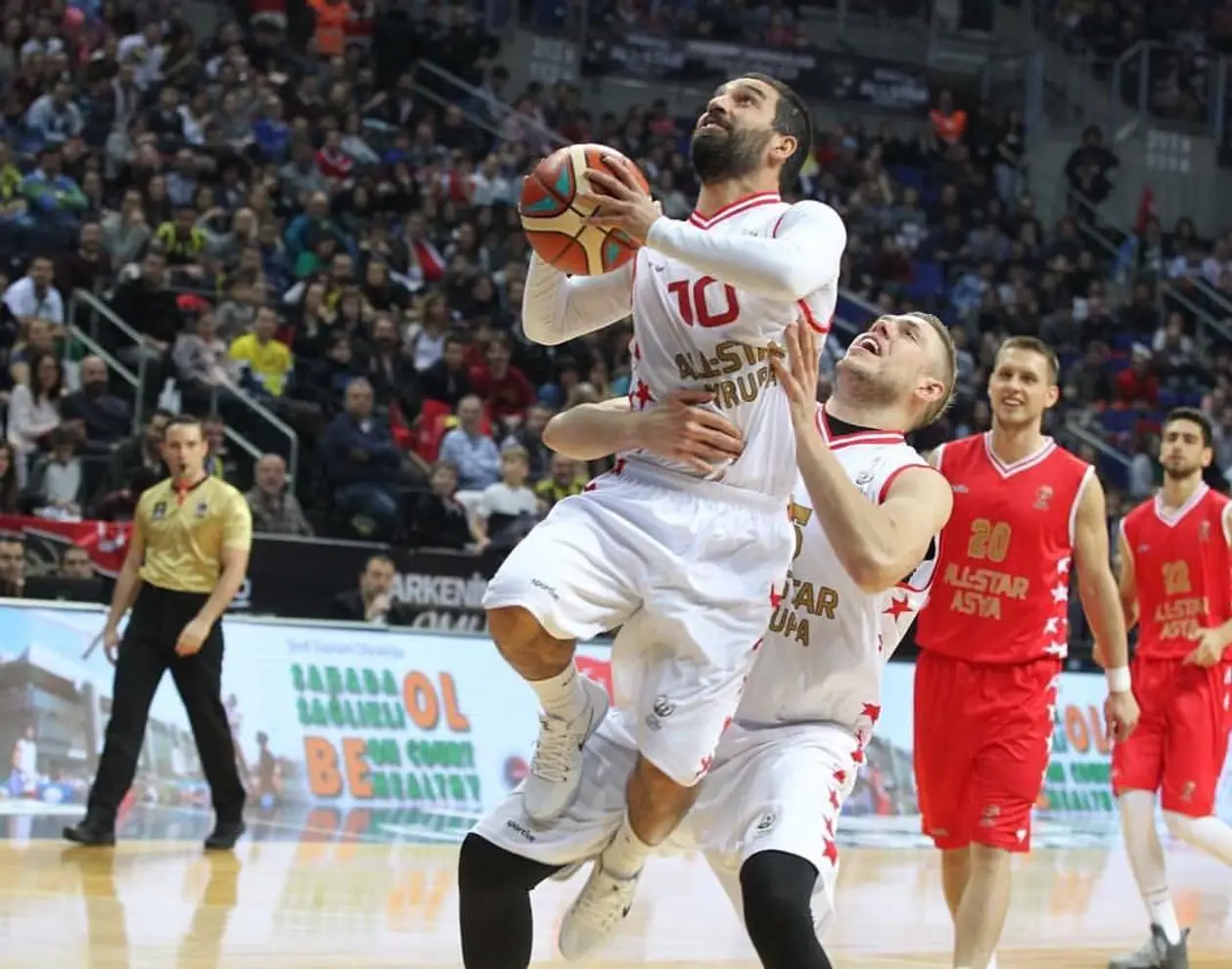 Арда Туран устроил шоу на баскетбольном Матче всех звезд