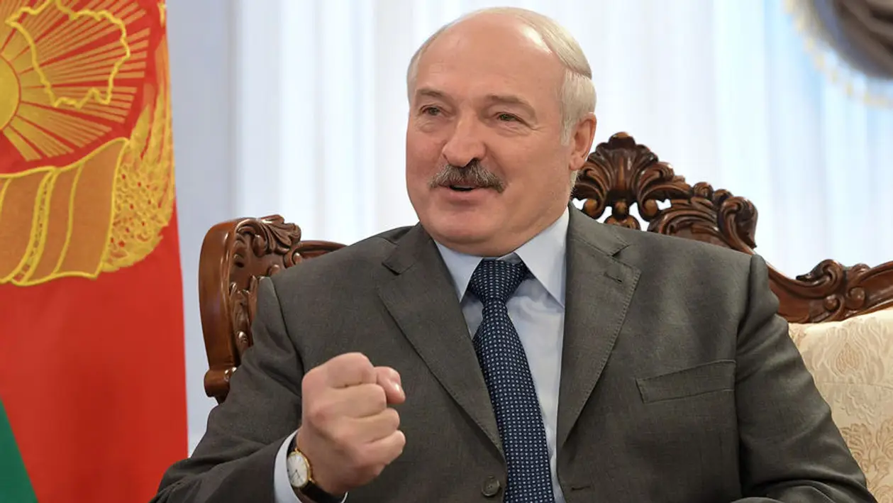 «Упал на левое колено, подвернул левую ногу и повредил мениск». Лукашенко – об игре в футбол