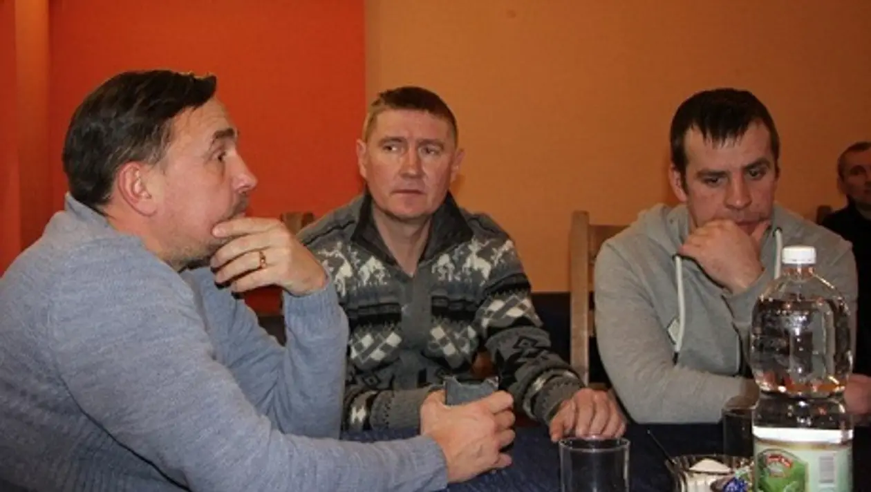 В Молодечно футбольный хаос: Маковский только стал главным тренером – и будто бы сразу пришел на встречу с болельщиками пьяным