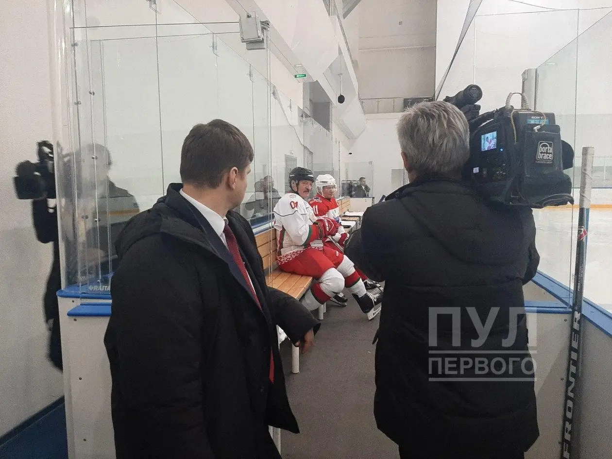 Лукашенко и Путин показали класс в хоккее: позавтракали кашей на воде, играли в одном звене (вместе с Колей) и элегантно забрасывали