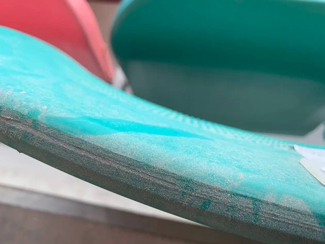 Фотофакт: Грязные сидения на трибуне стадиона «Динамо»