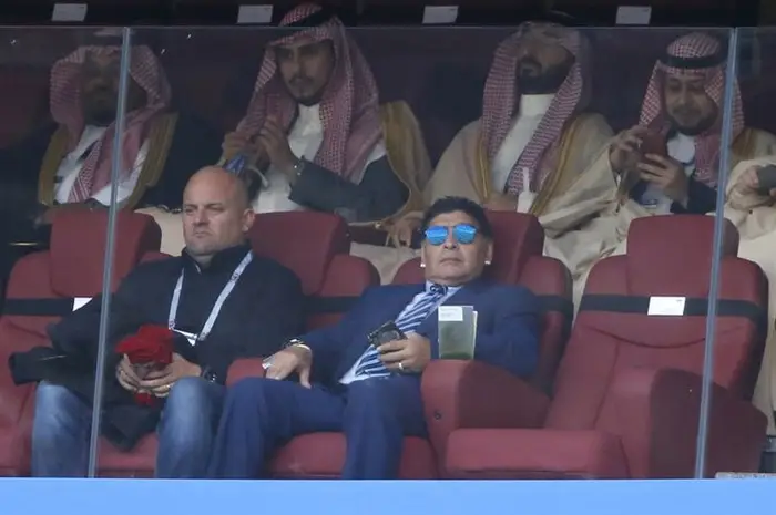 Фотофакт: председатель правления брестского «Динамо» смотрит матч Россия — Саудовская Аравия в ложе Саудовской Аравии