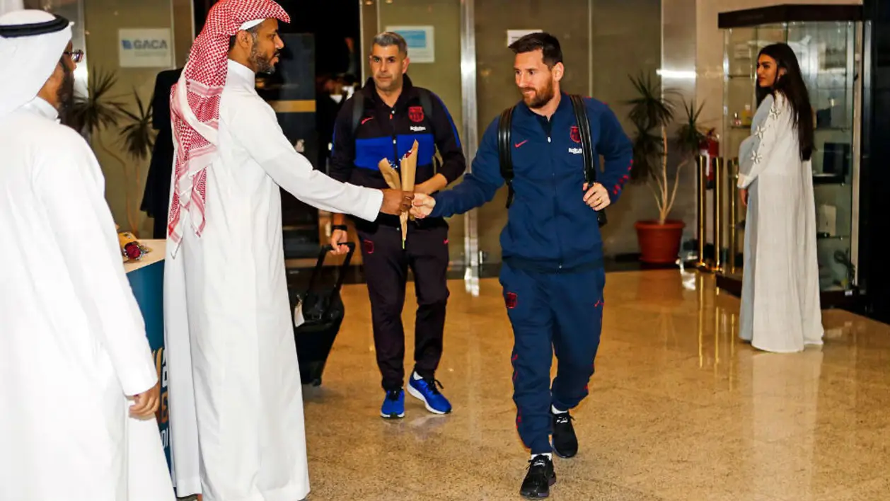Суперкубок в Саудовской Аравии: «Барсу» привезли не на тот стадион, испанских болельщиков почти нет