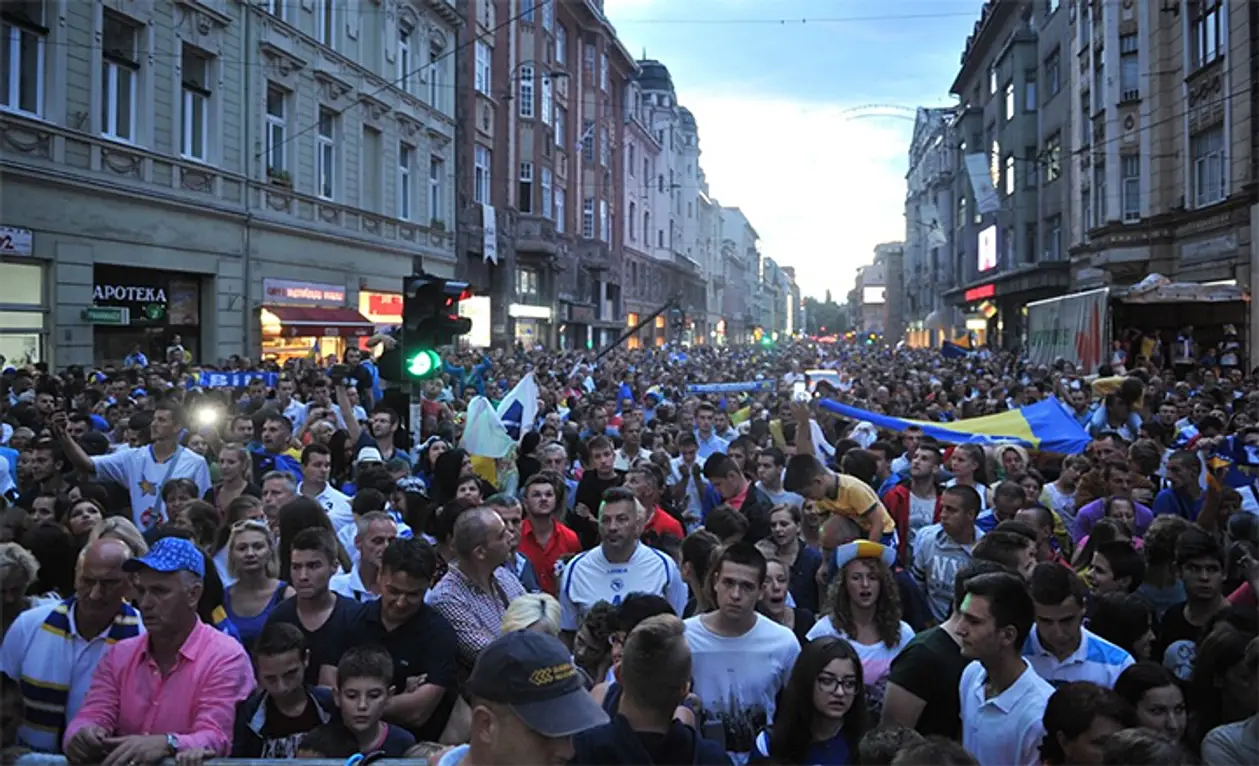 50 тысяч отпраздновали победу юниорской сборной Боснии на улицах Сараева