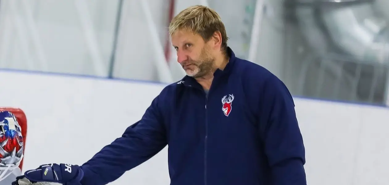 Конкурентом беларуса в КХЛ вдруг стал его 50-летний тренер – тот, кто сильно помог Азаренко в Америке