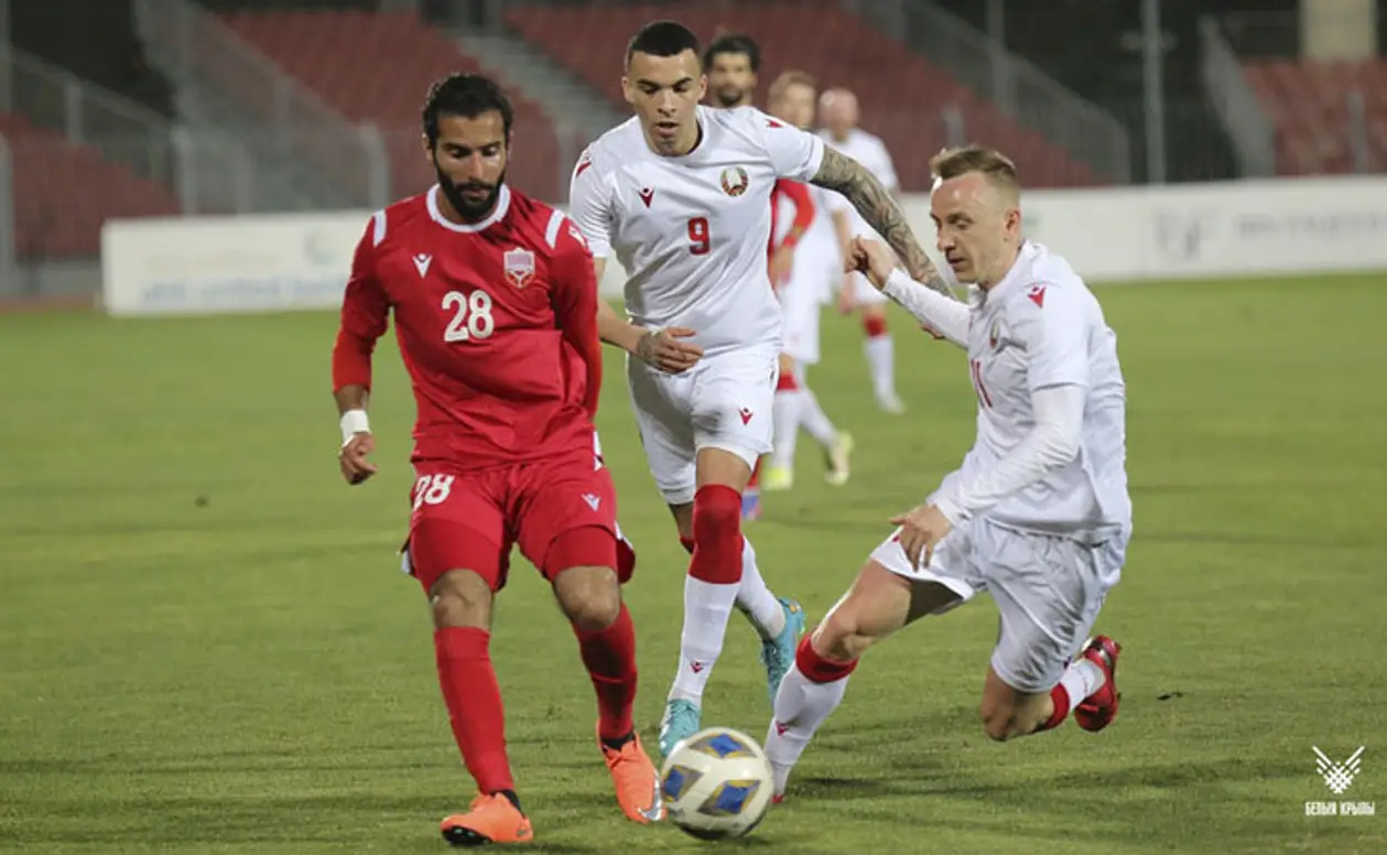 Сборную Беларуси по футболу уже поддерживают с российским флагом. А команда хороша, как 14 лет назад, – обыграла Бахрейн и одержала 3-ю победу подряд