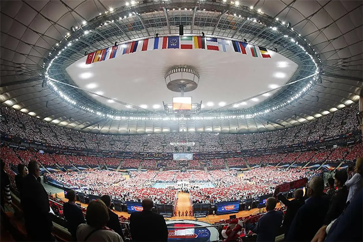 На стадион в Варшаве пришли 65 тысяч. На волейбол