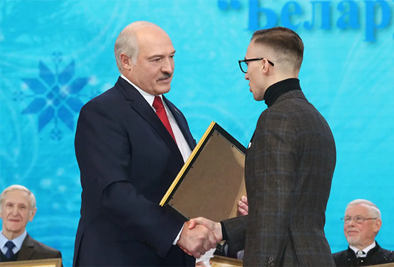 Белспорт на приеме у Лукашенко: министр и глава биатлона смотрели эстафету, нарядные герои Евроигр слушали российских поп-звезд