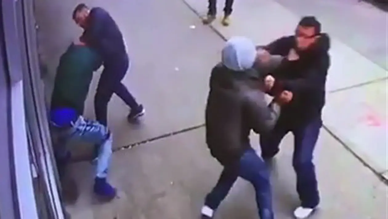 Уличная драка с бойцом UFC попала на видео. Разбитая витрина, 21 шов на руке