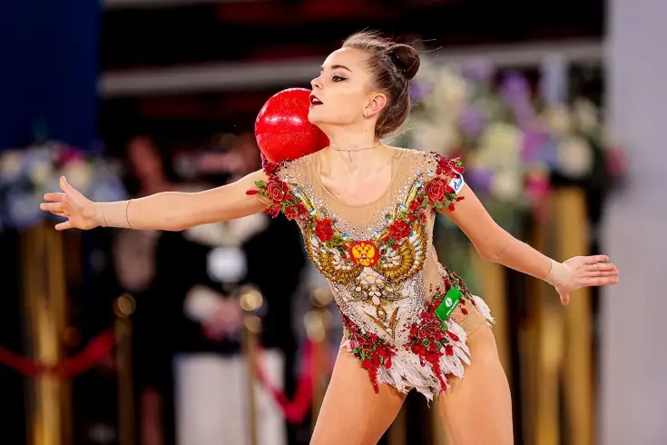 Дно дня. Российская гимнастка в костюме с гербом выступила под «Жизнь за царя»