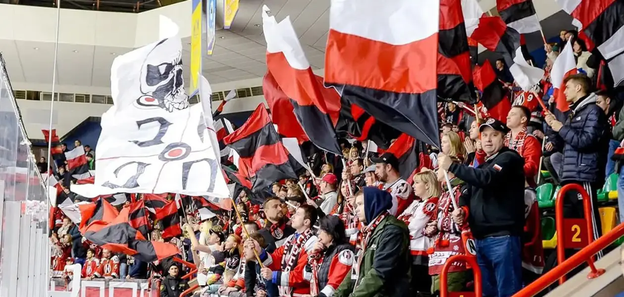 В Гродно похватали фанатов хоккейного «Немана» (тех, которые отменили бойкот): люди сидят на сутках, клуб просит не верить сплетням и болеть за команду