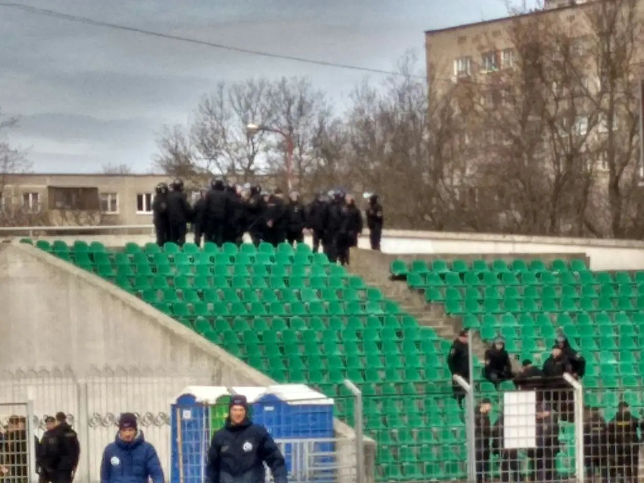 ОМОН в усиленной экипировке на матче минского «Динамо»