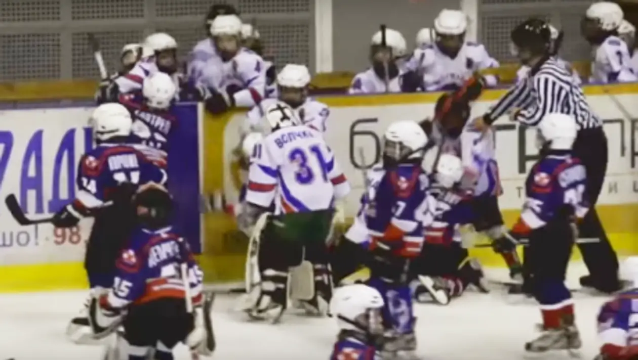 Могилев vs Жлобин. Юные хоккеисты опять устроили массовую драку