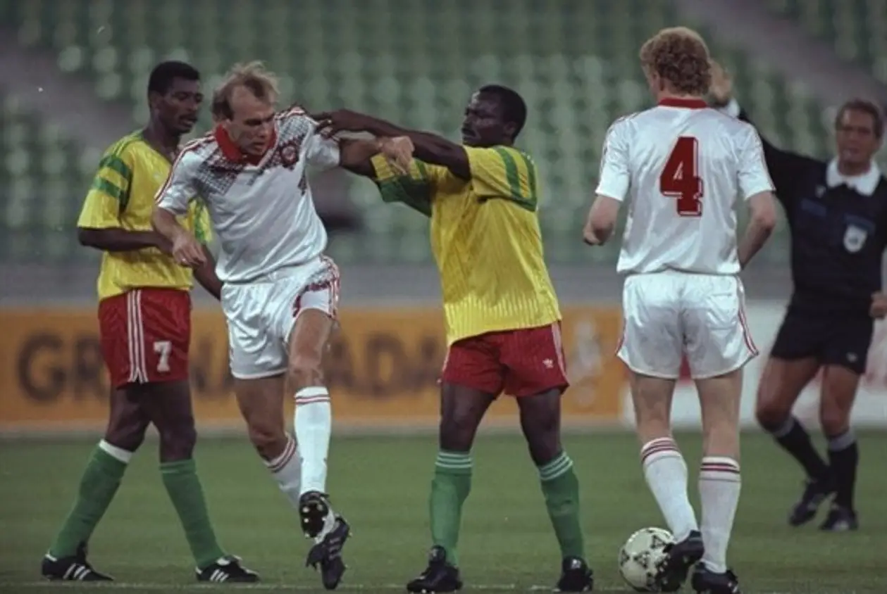 1990. Робинзон К…о на фоне СССР – Камерун 4:0