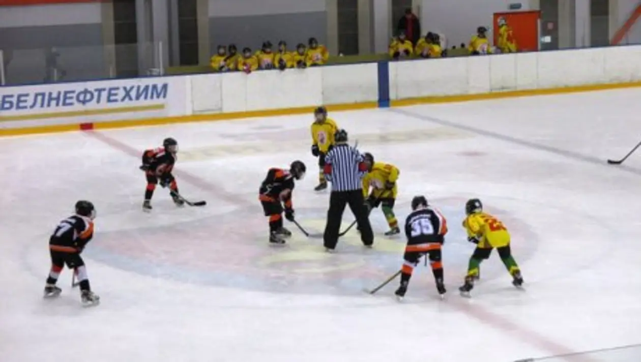 Лида vs Вильнюс. Одиннадцатилетние хоккеисты устроили массовую драку