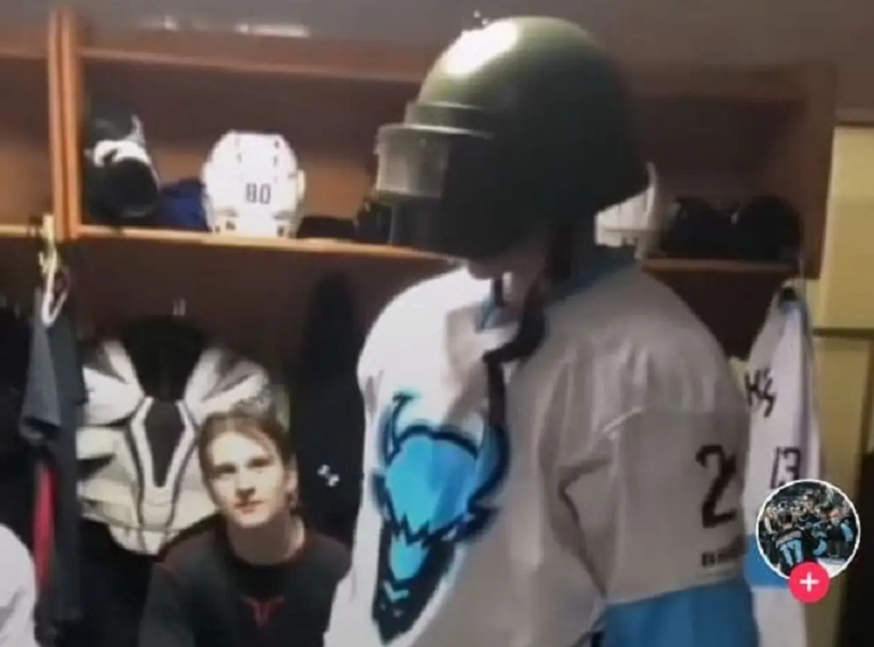 Хоккеисты из системы «Динамо» празднуют победы в шлеме спецподразделений. Не спешите злиться – у этого есть безобидное объяснение