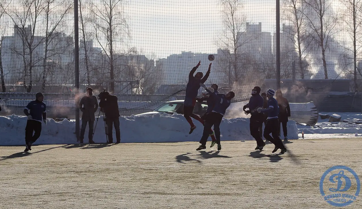Как фанаты «Динамо» и ЦСКА в Минске рубились в регби в 25-градусный мороз