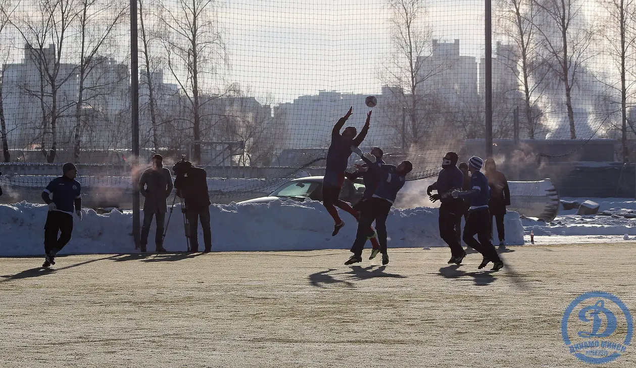 Как фанаты «Динамо» и ЦСКА в Минске рубились в регби в 25-градусный мороз