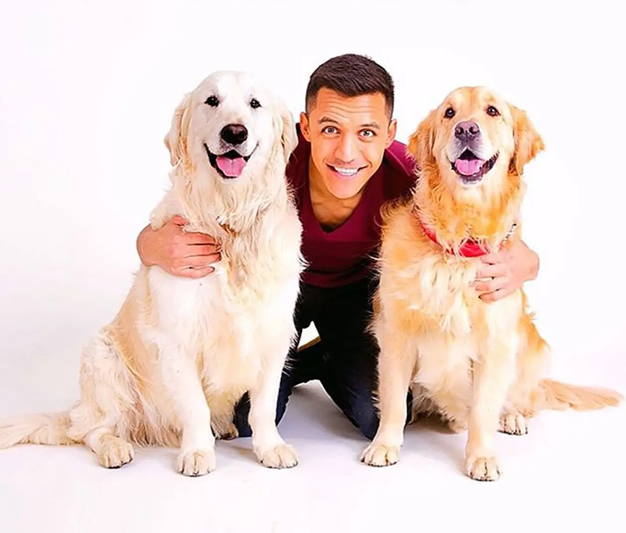 Алексис Санчес дружит с собаками. И это прекрасно