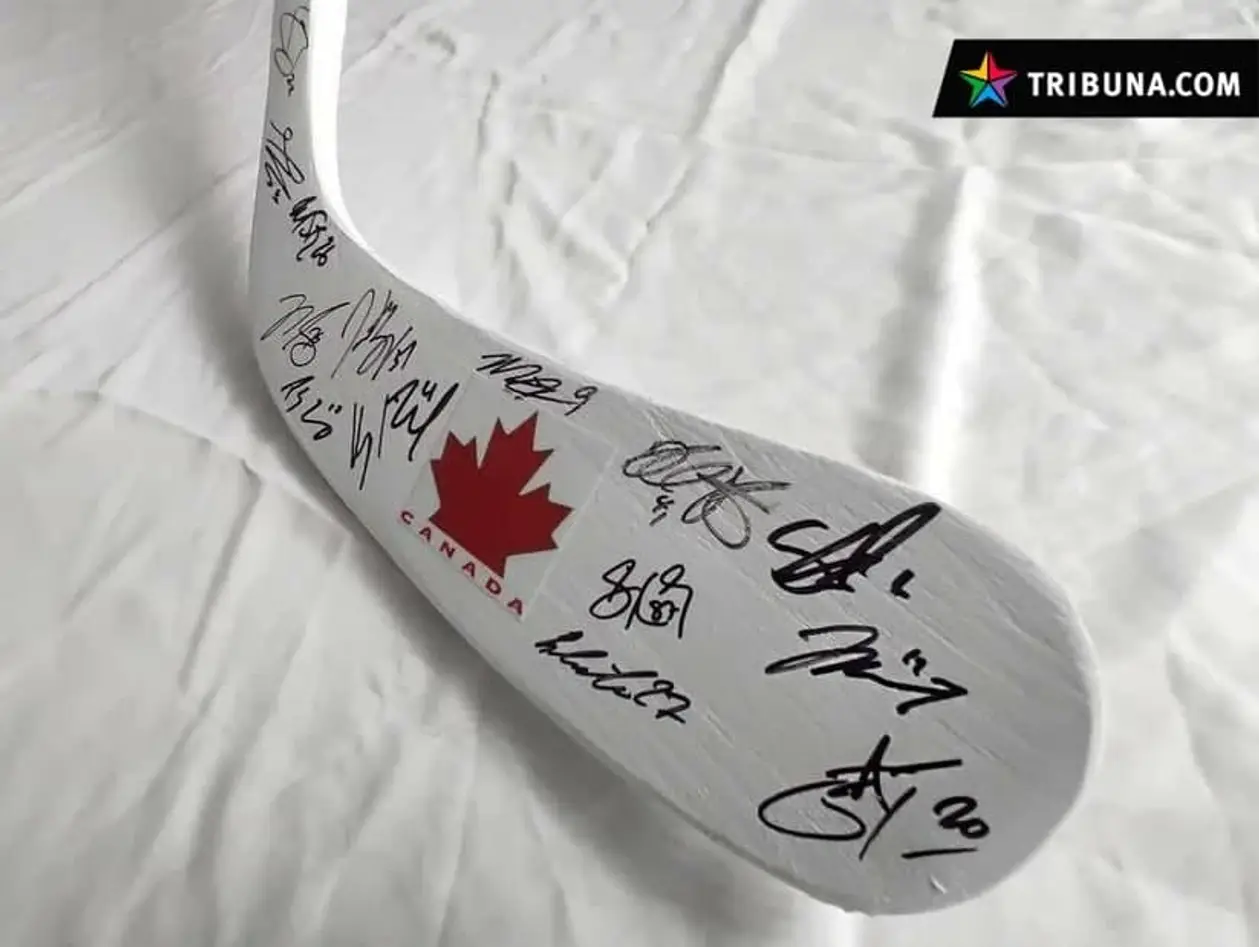 🔥 На благотворительный аукцион выставлена клюшка с автографами победителей зимней Олимпиады-2014 в составе сборной Канады