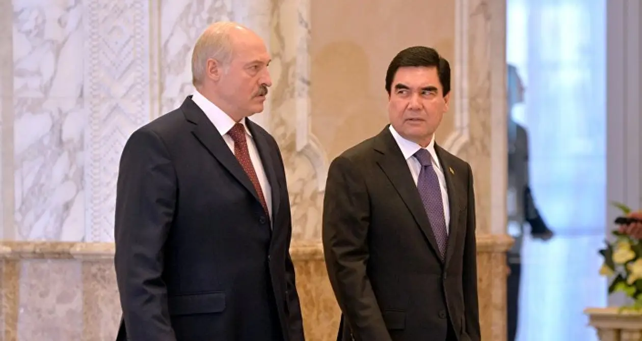 Беларусь и Туркменистан роднит не только диктатура, но и планы на проведение топ-турниров по велоспорту. Вот как азиатский коллега Лукашенко фанатеет от велика