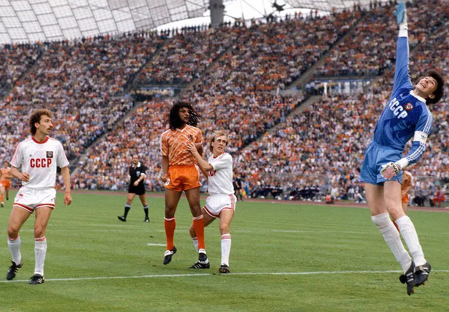 Разбираем финал Евро-1988: до гола Ван Бастена СССР играл не хуже голландцев, на поле было два белоруса