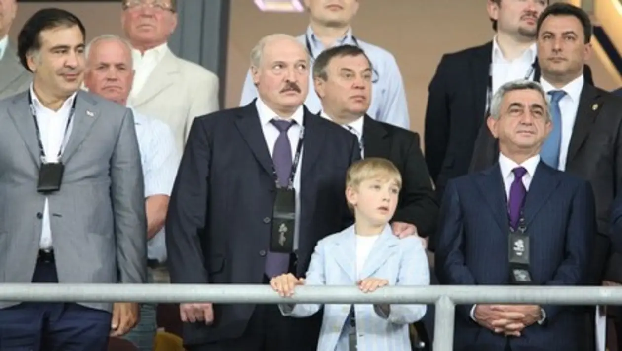 «Я по профессии футболист». Как Александр Лукашенко связан с футболом