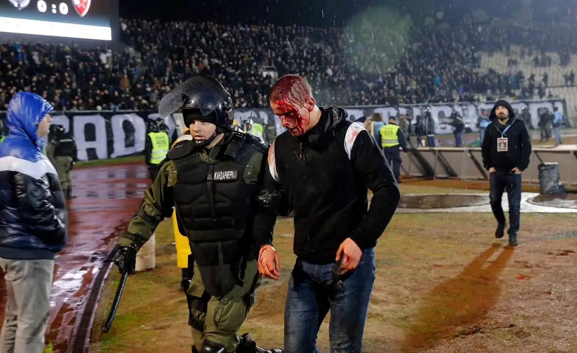 Кровавая бойня в Белграде. Фанаты «Партизана» подрались между собой