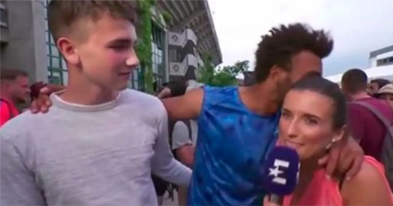 Французского теннисиста сняли с турнира за поцелуй журналистки без её согласия