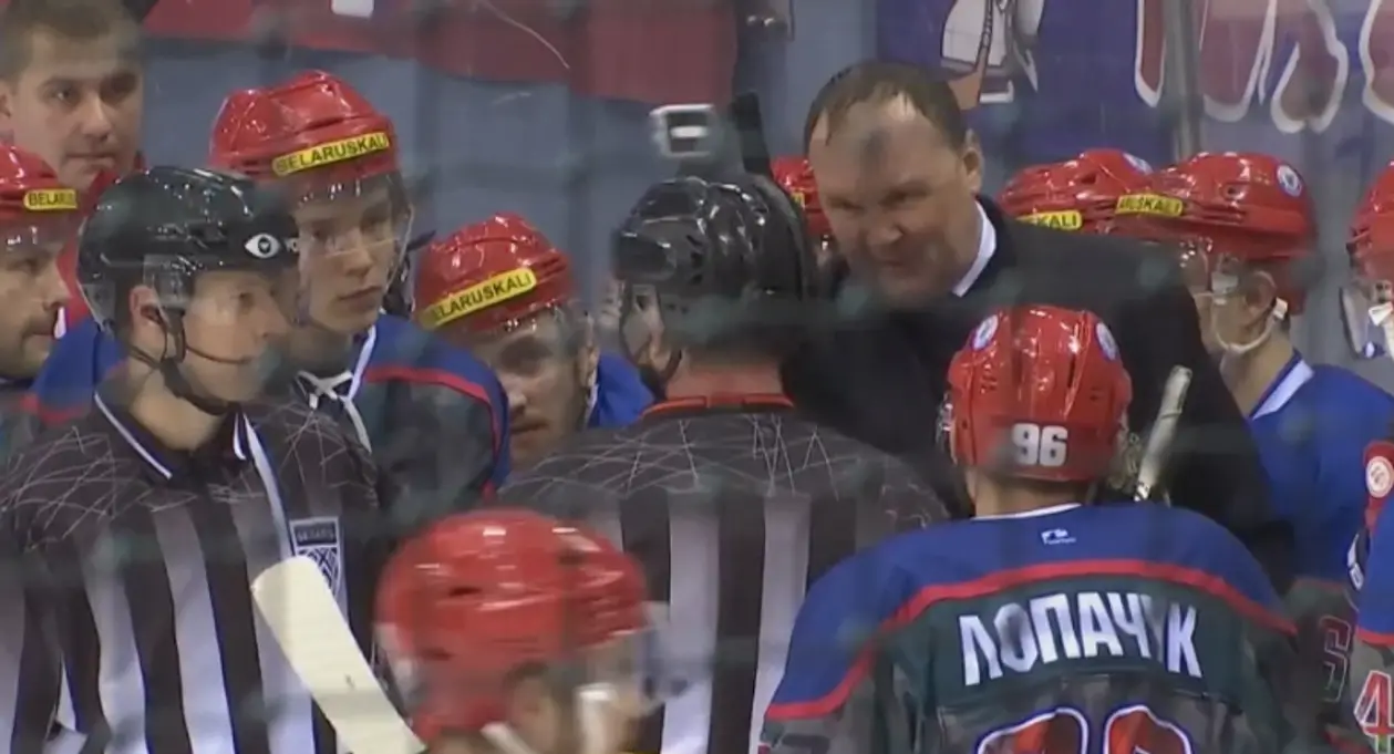 Захарову повесили микрофон на хоккей – с матом разнес судей и своего игрока