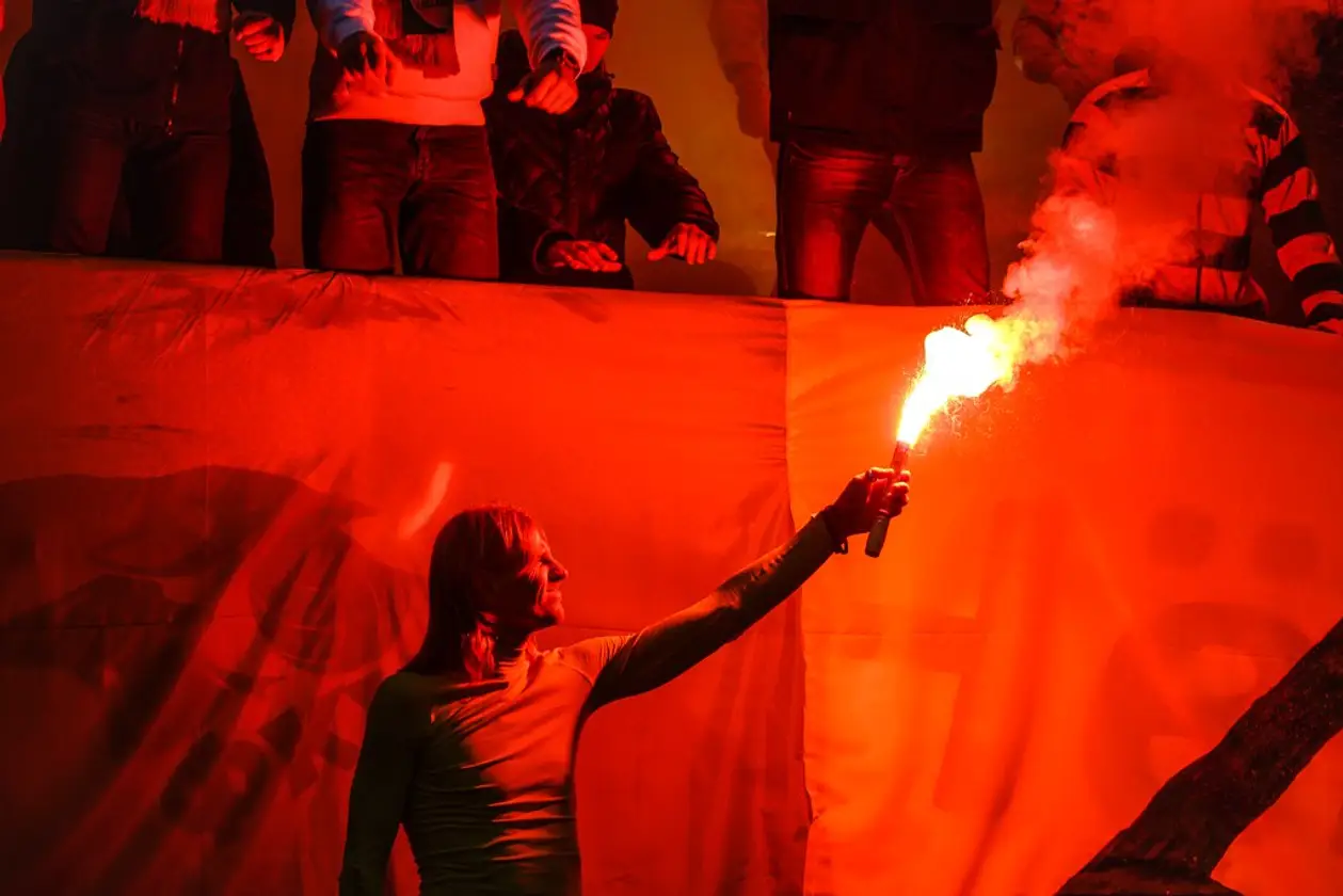 Дым, огонь и молнии: как фанаты закрывали футбольный сезон в Беларуси