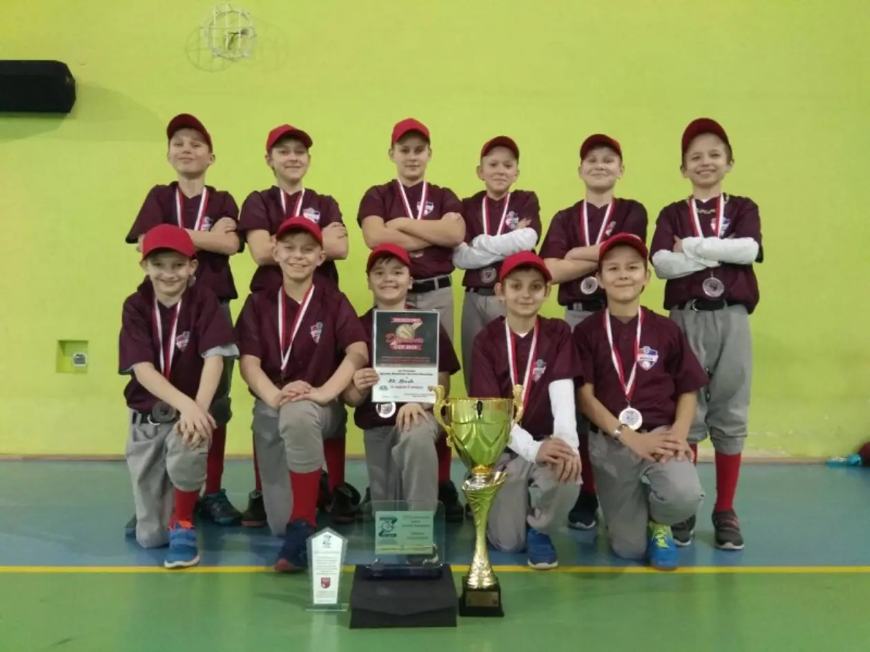 «Весь день сын носил медаль». Юные белорусские бейсболисты съездили на турнир в Польшу