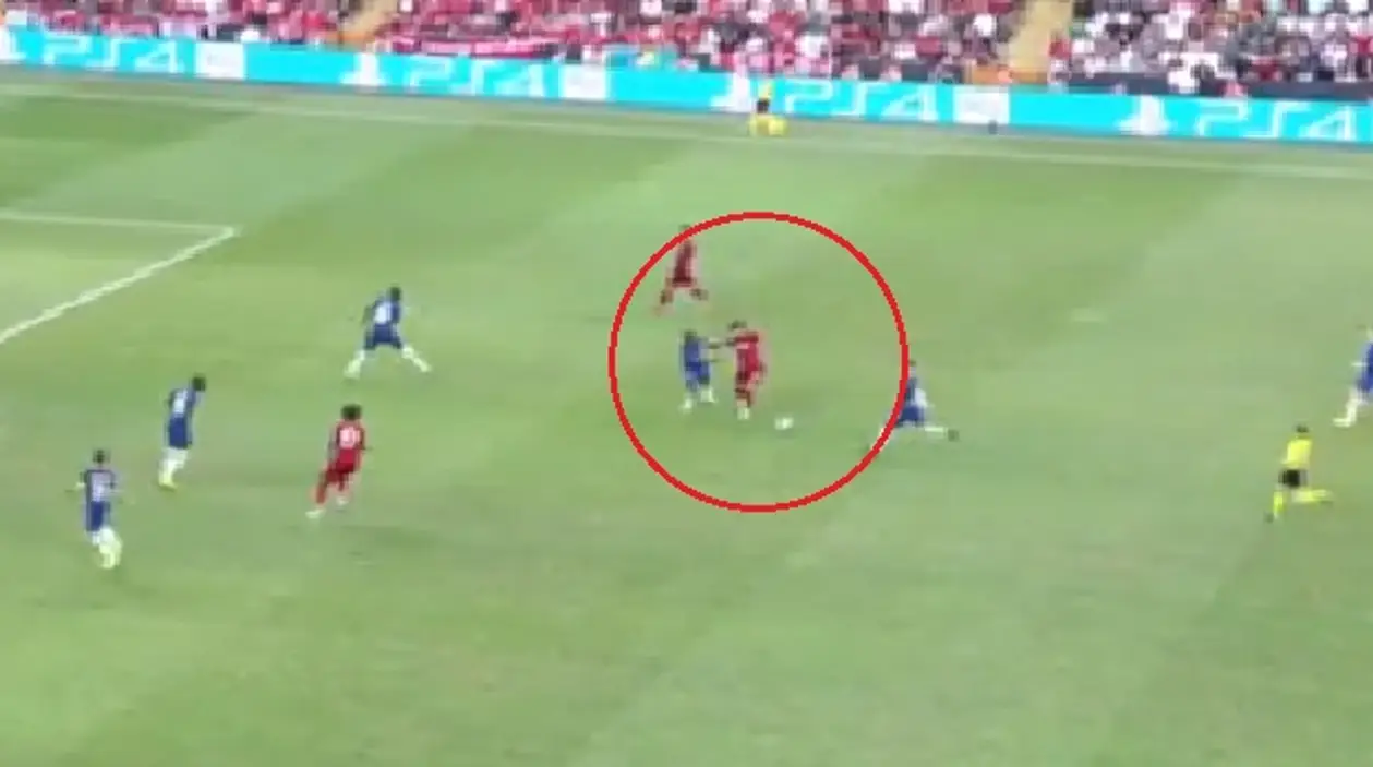 Издевательский проход Салаха в Суперкубке УЕФА: прокинул между ног двум игрокам «Челси» за 5 секунд