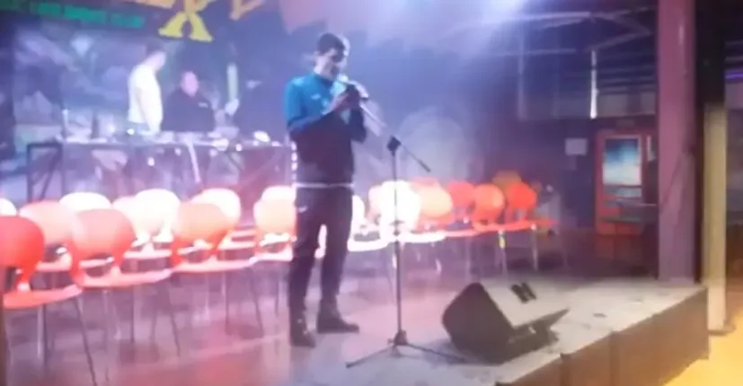 Украинец «Немана» спел «Воины света» для болельщиков. Красиво