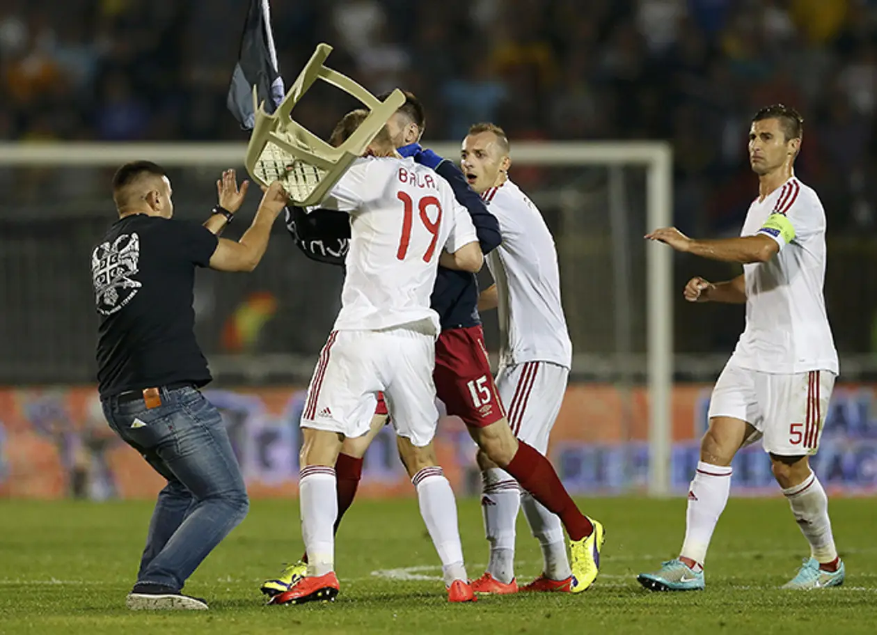 Ад дня. Фанаты срывают матч Сербии и Албании