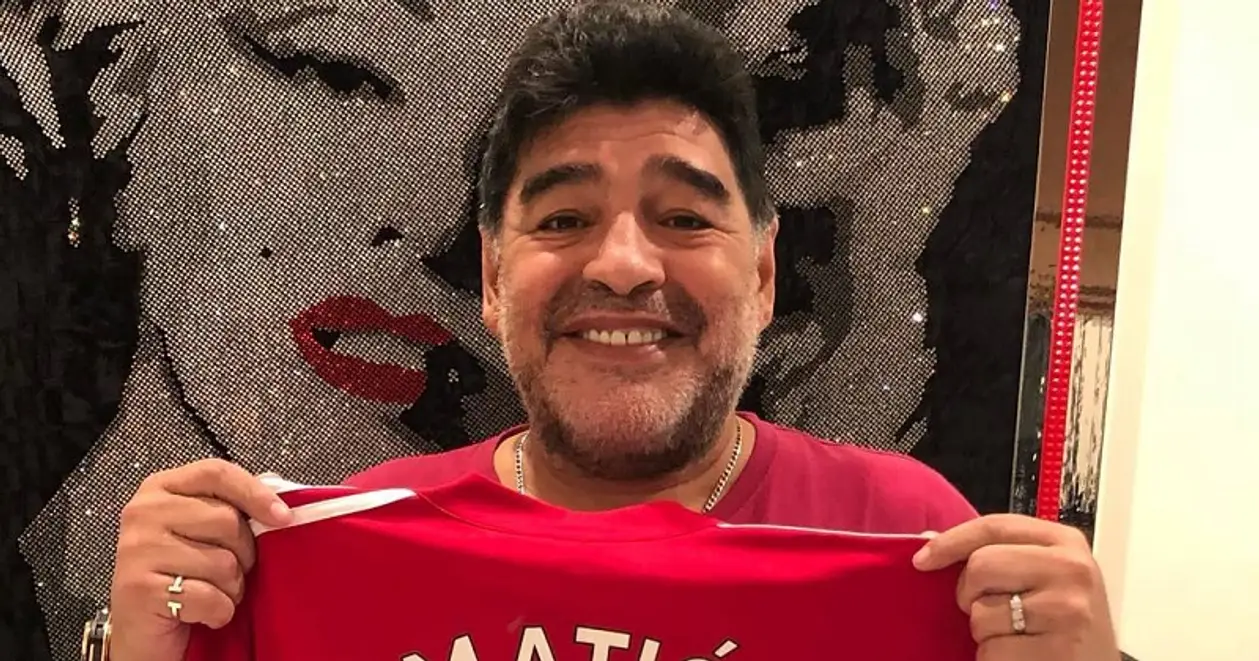 У Марадоны новая футболка. Почему-то не из Бреста