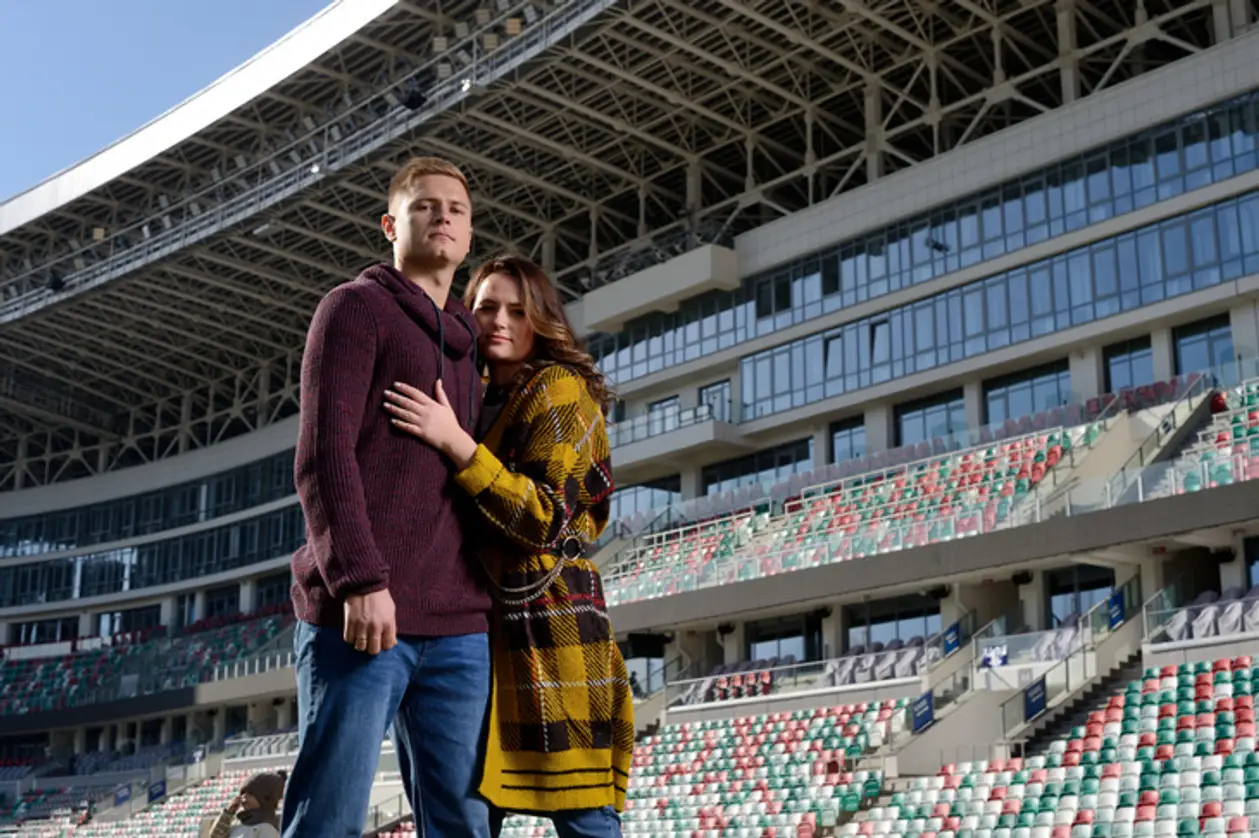 Романтическая фотосессия футболистов с женами на стадионе «Динамо»: настоящая красота без пафоса