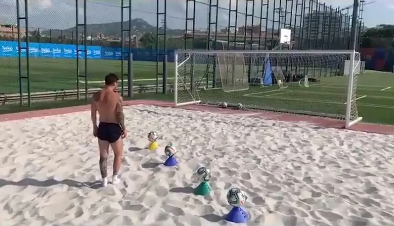 Месси еще на травме, но уже работает с мячом и провел тренировку на песке
