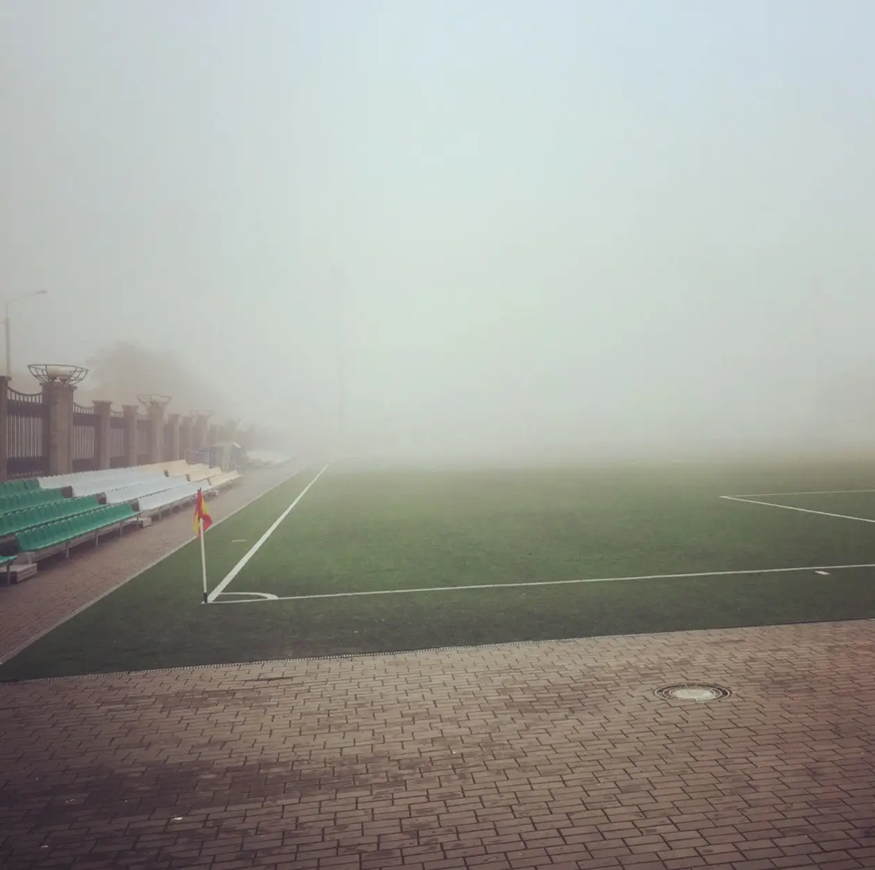 Белорусский футбол в атмосфере Сайлент Хилла. В тумане он выглядит потрясающе 