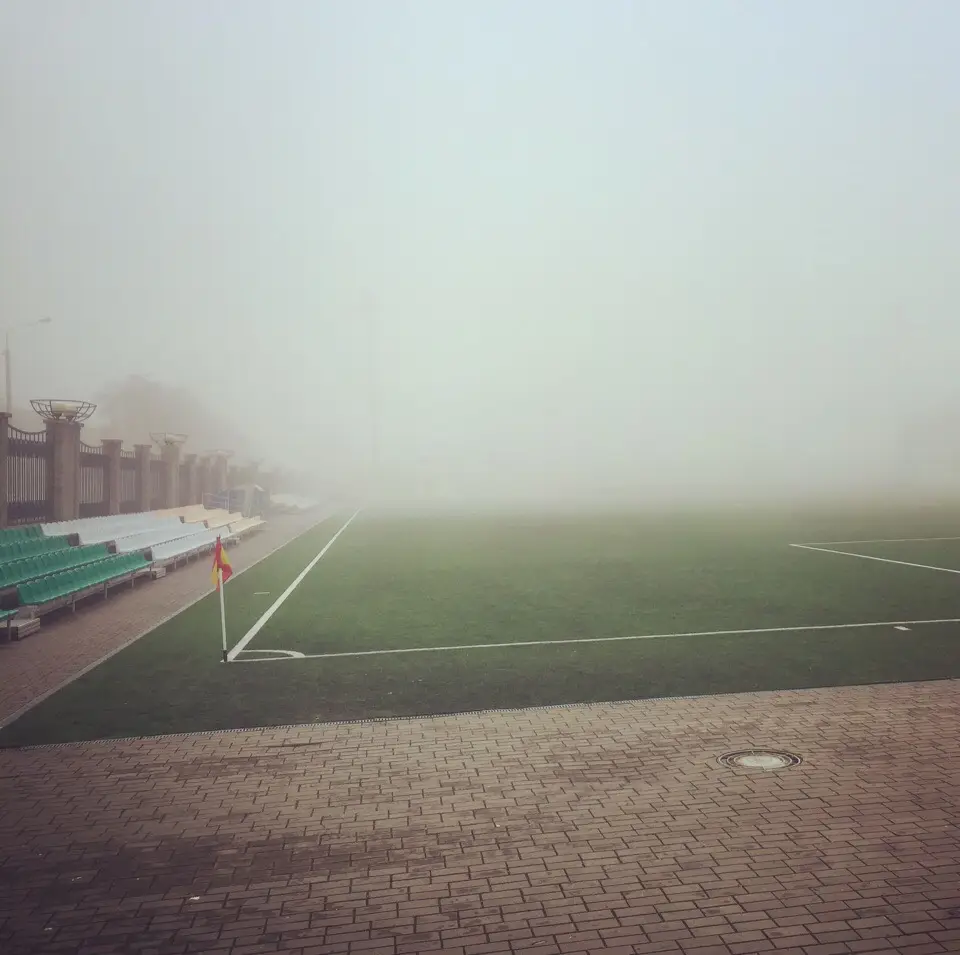 Белорусский футбол в атмосфере Сайлент Хилла. В тумане он выглядит потрясающе 