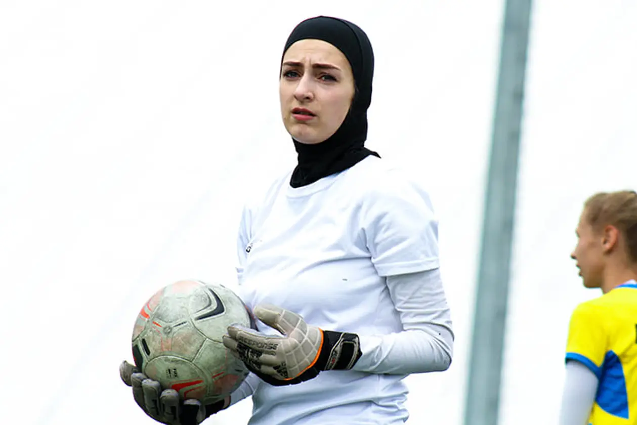 Первая белоруска, которая играет в футбол в хиджабе, соблюдая Рамадан