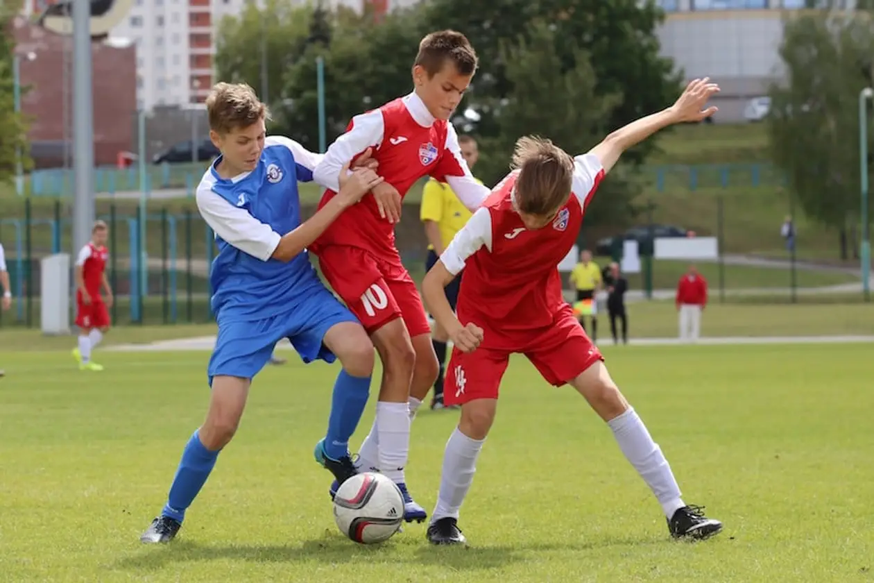 Перед последним матчем чемпионата Беларуси U-15 переписали регламент – и золото вдруг взяла команда главного в АБФФ по детям!