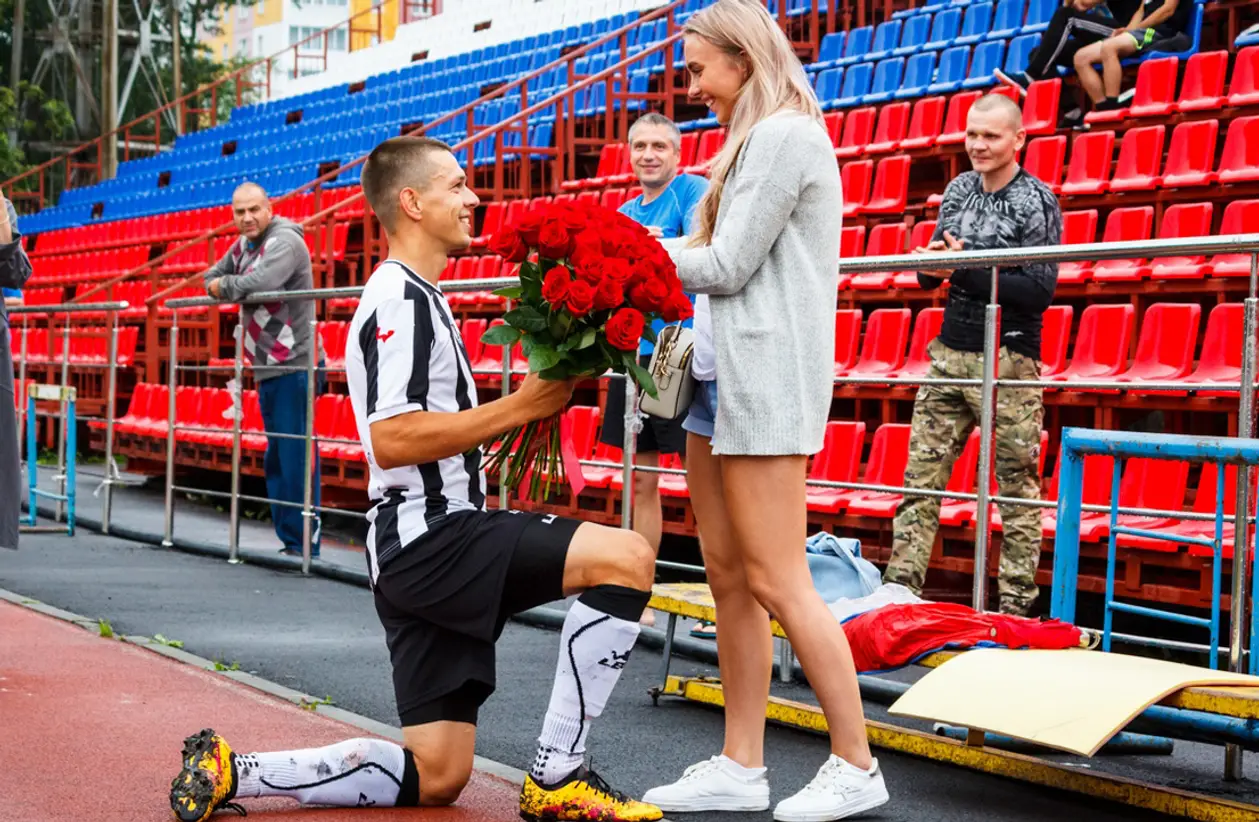Футболист «Торпедо» после забитого гола сделал предложение своей девушке