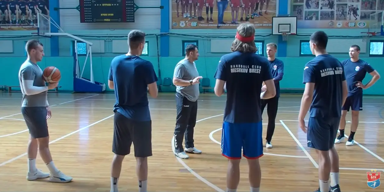 Первая тренировка «Мешкова»: начали с баскетбола и футбола