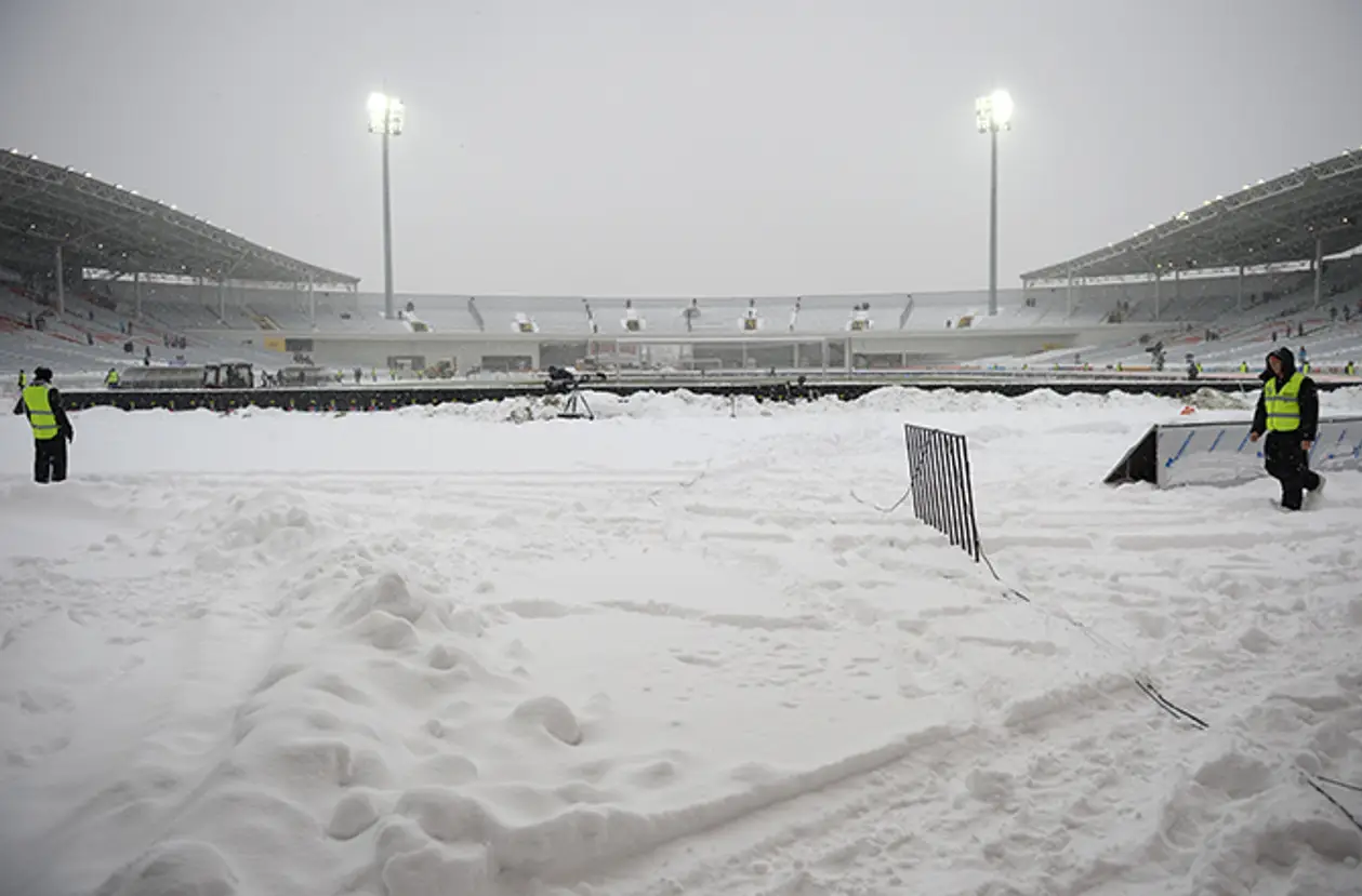 Как русский футбол борется со снегом