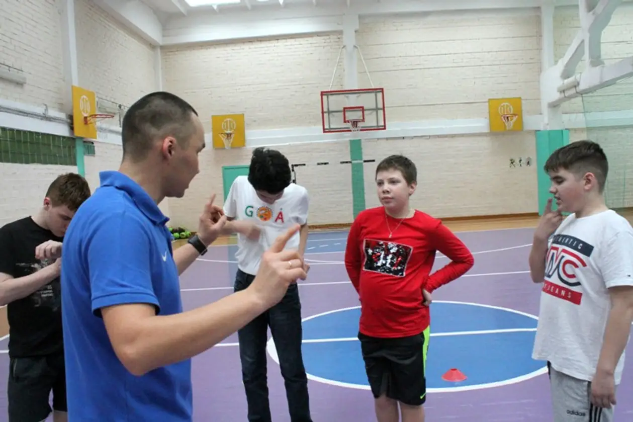 Пятеро на одного, или футбол без аута. Как в Минске в обычной футбольной школе тренируют детей с аутизмом